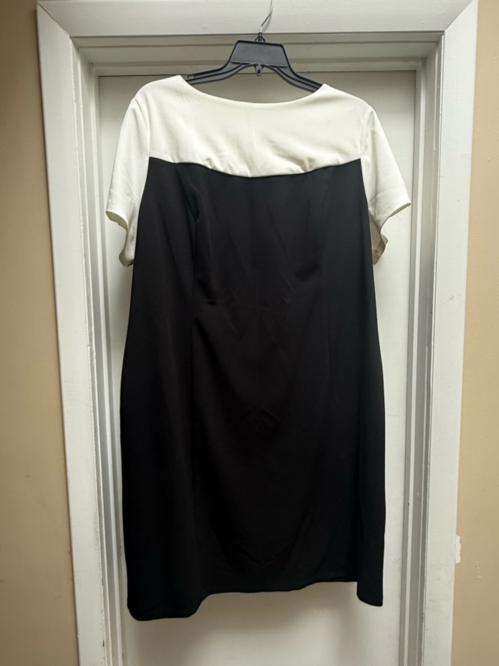 Maggy London Black and White Sheath Dress